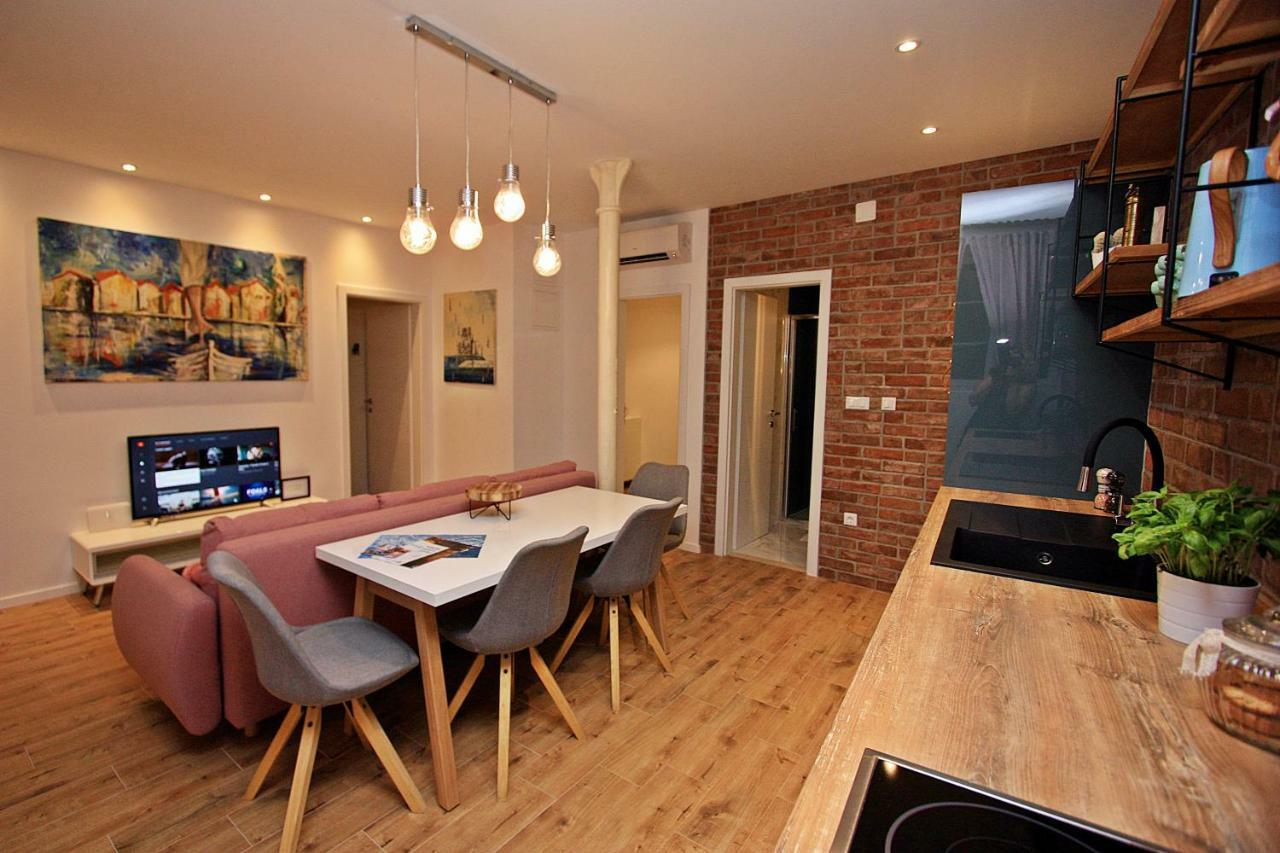 Apartman Michelangelo In The Centar Of Supetar Buitenkant foto