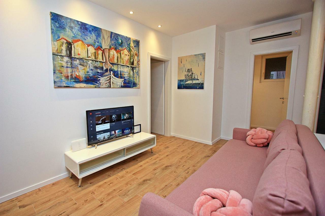 Apartman Michelangelo In The Centar Of Supetar Buitenkant foto