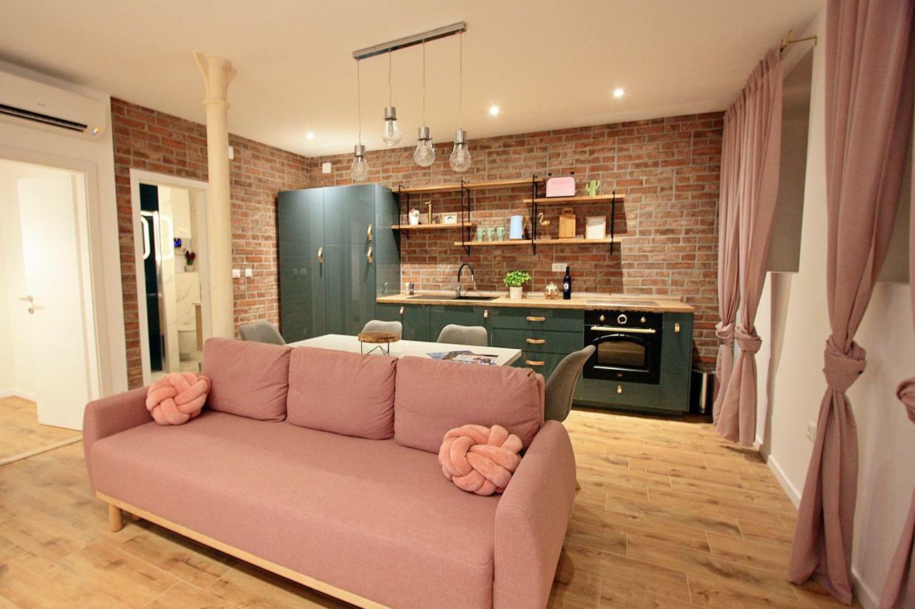 Apartman Michelangelo In The Centar Of Supetar Buitenkant foto