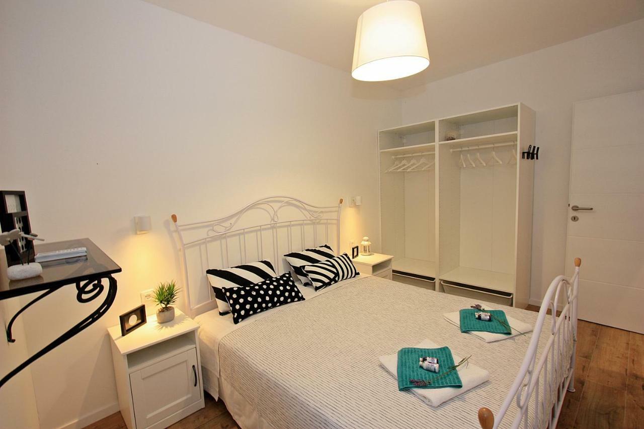 Apartman Michelangelo In The Centar Of Supetar Buitenkant foto