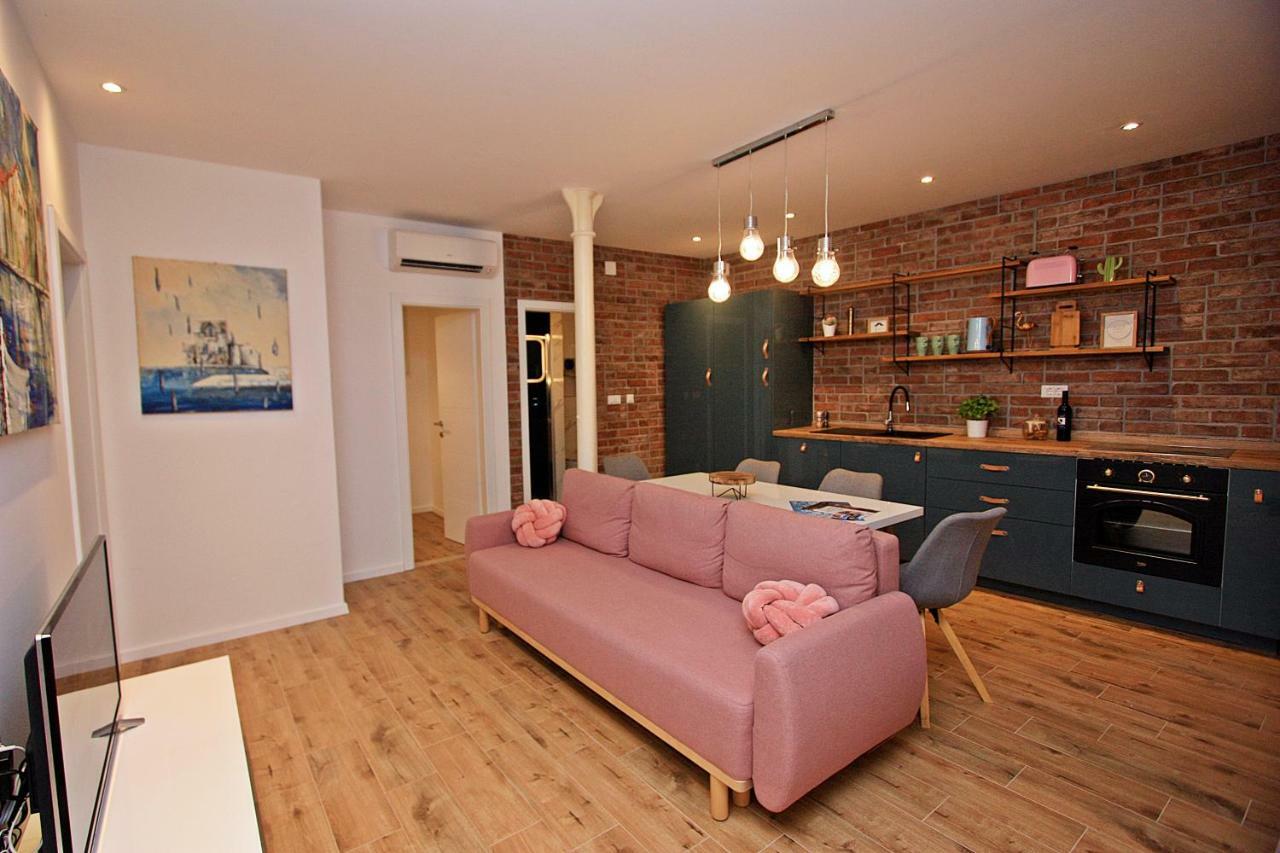 Apartman Michelangelo In The Centar Of Supetar Buitenkant foto